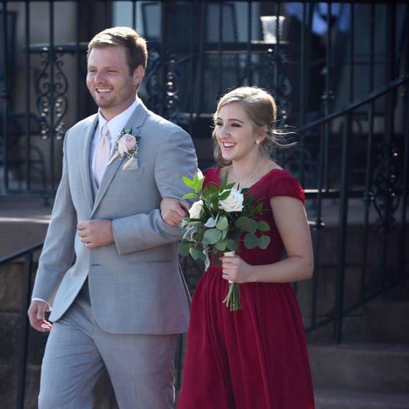 Meet your Posher, Nicole - Picture 1 of 1